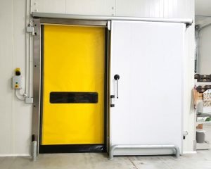 porte per celle frigorifero - gialla con finestra | rc camilletti soluzioni